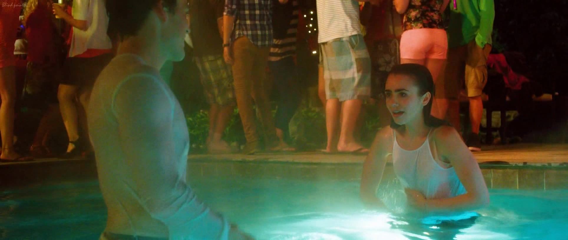 Freaky Lily Collins hot - Love, Rosie (2014) Striptease