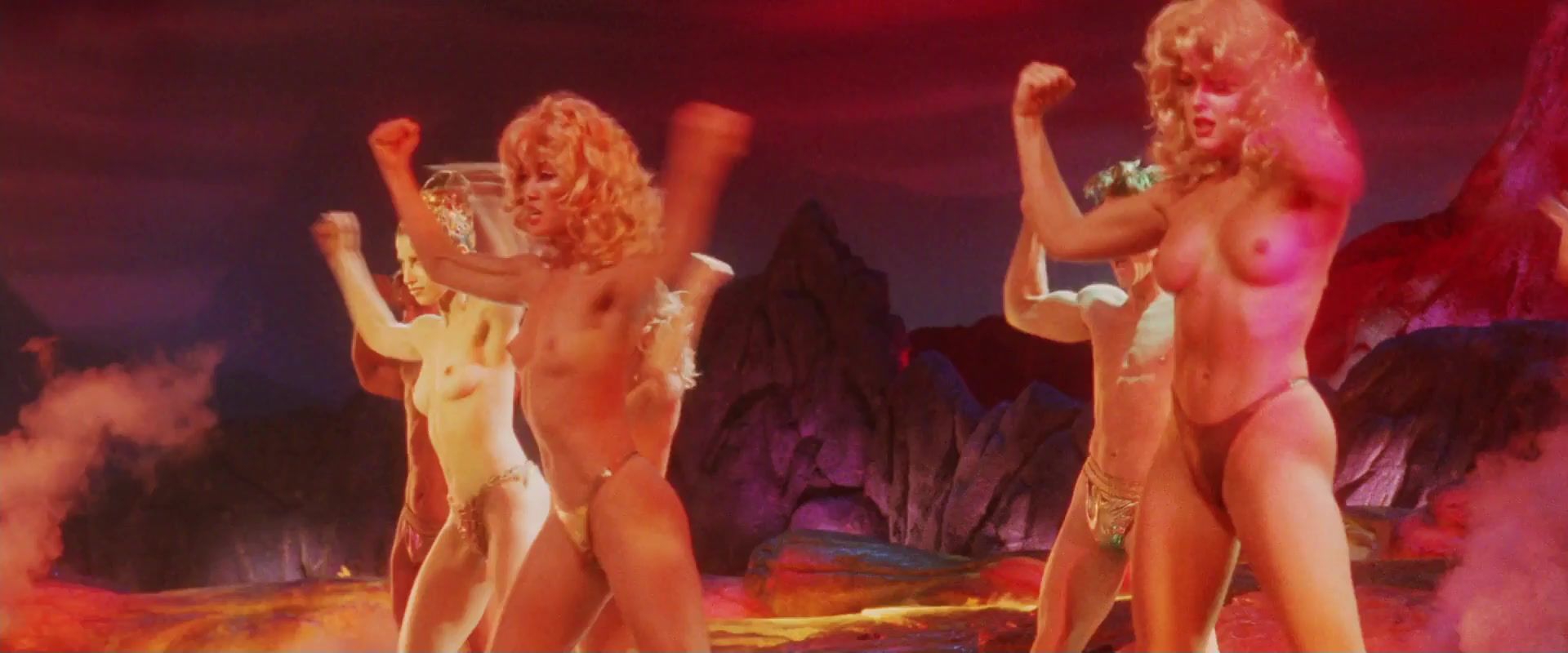 Groupsex Gina Gershon, Elizabeth Berkley - Showgirls (1995) Beach - 1
