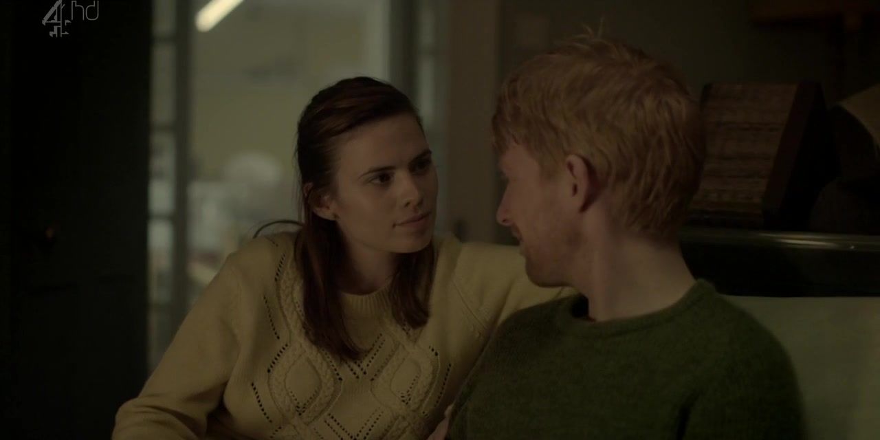 Amador Hayley Atwell - Black Mirror s02e01 (2013) Roolons