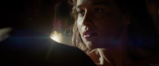 Arabe Emilia Clarke nude - Terminator Genisys (2015) Arabe