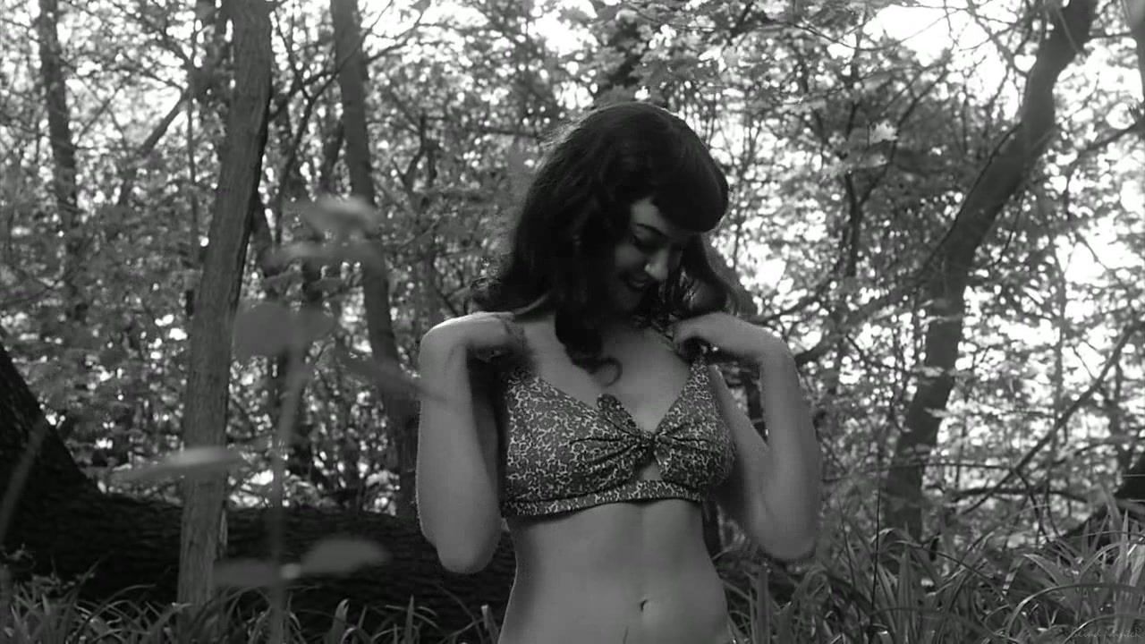 Follada Gretchen Mol nude - The Notorious Bettie Page (2005) Neswangy - 2