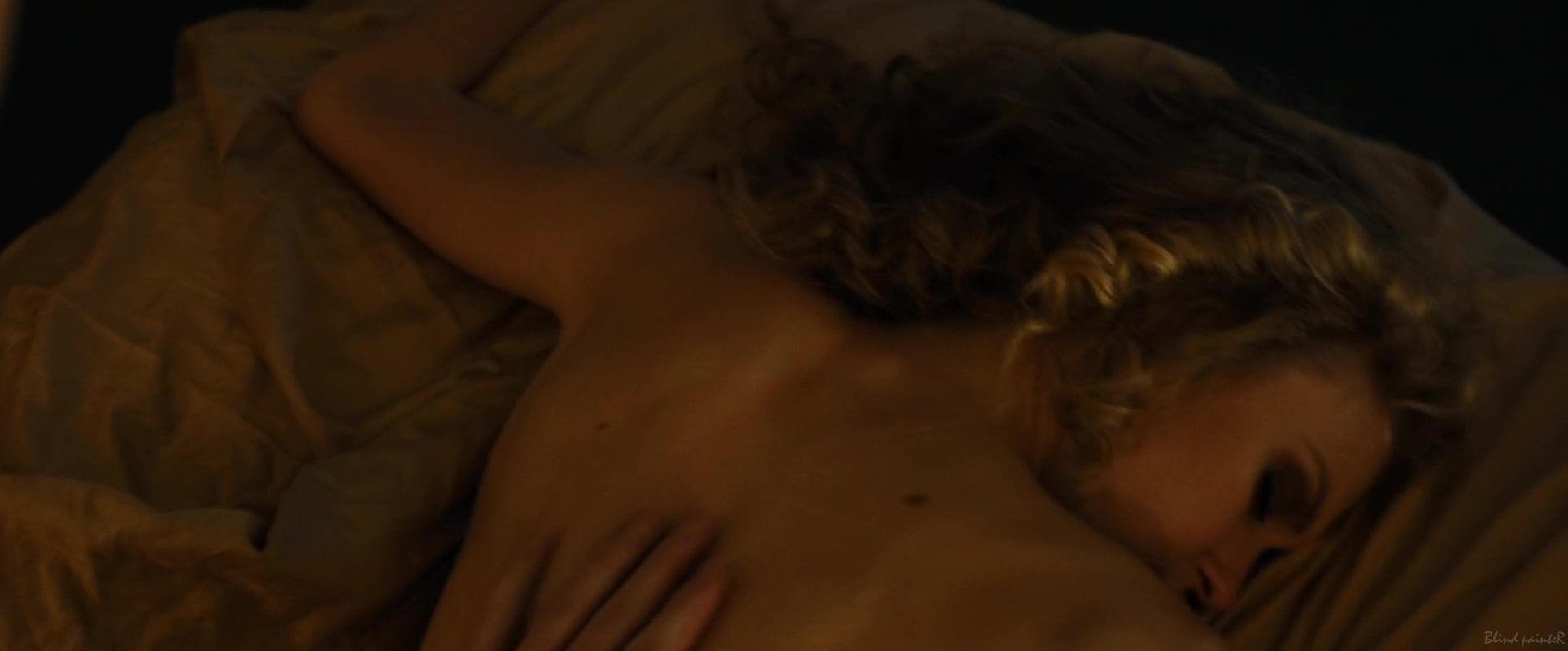 Face Penelope Mitchell, Jessica Pike nude - Zipper (2015) Role Play
