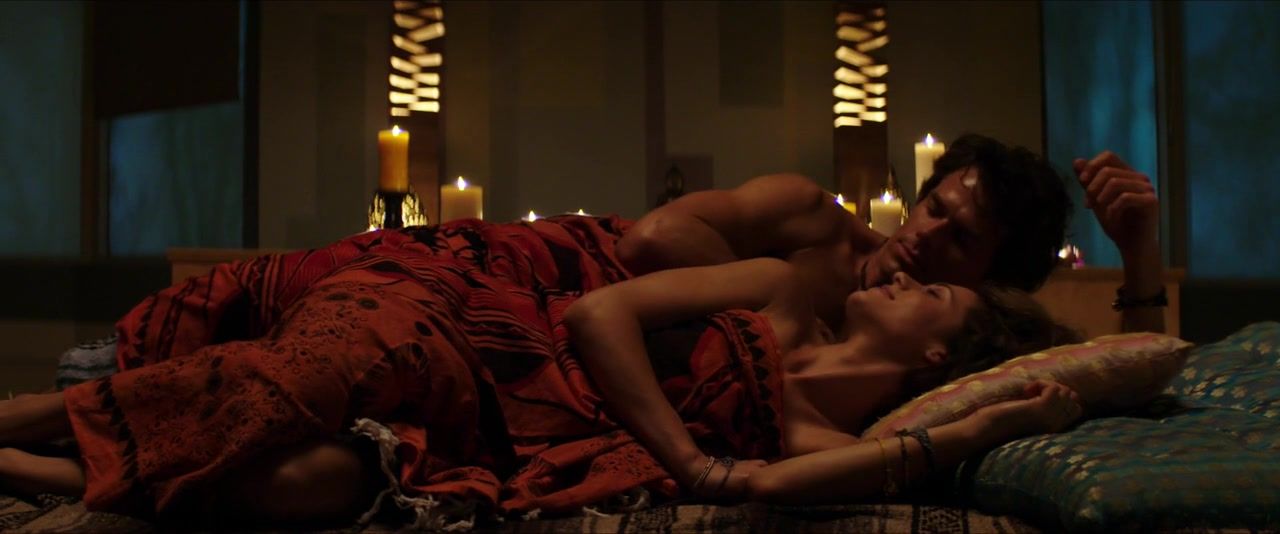 Stripper Lyndsy Fonseca, Paget Brewster naked - Down Dog s01e01 (2015) Head - 1