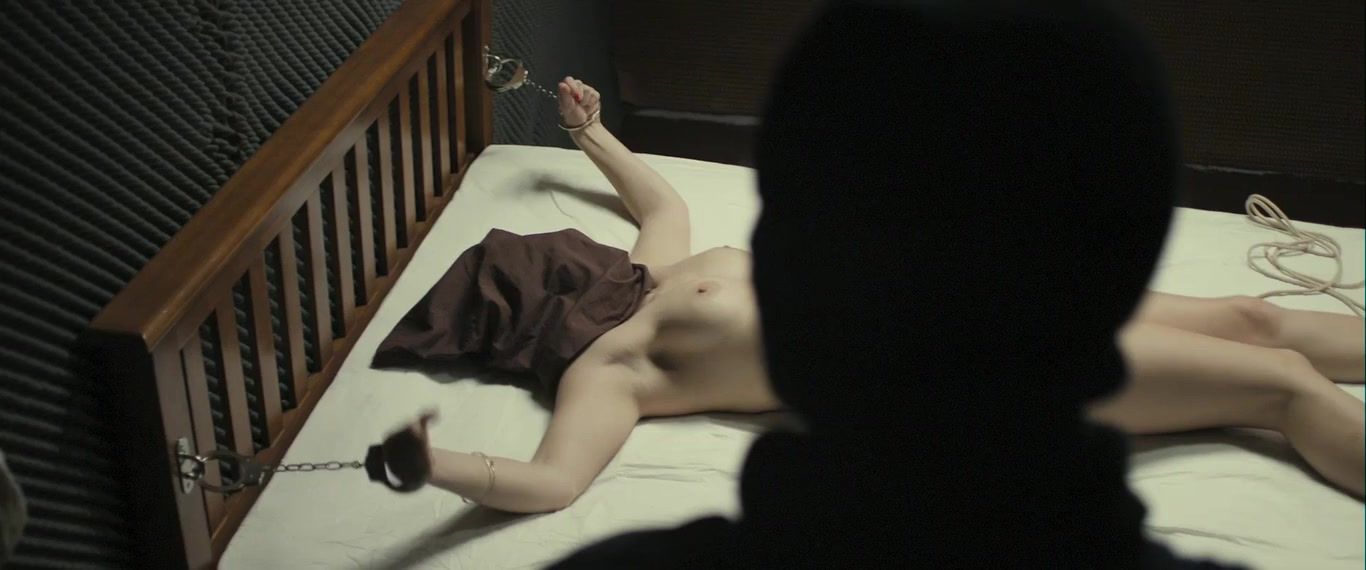 Boobies Gemma Arterton nude – The Disappearance of Alice Creed (2009) Pasivo - 1