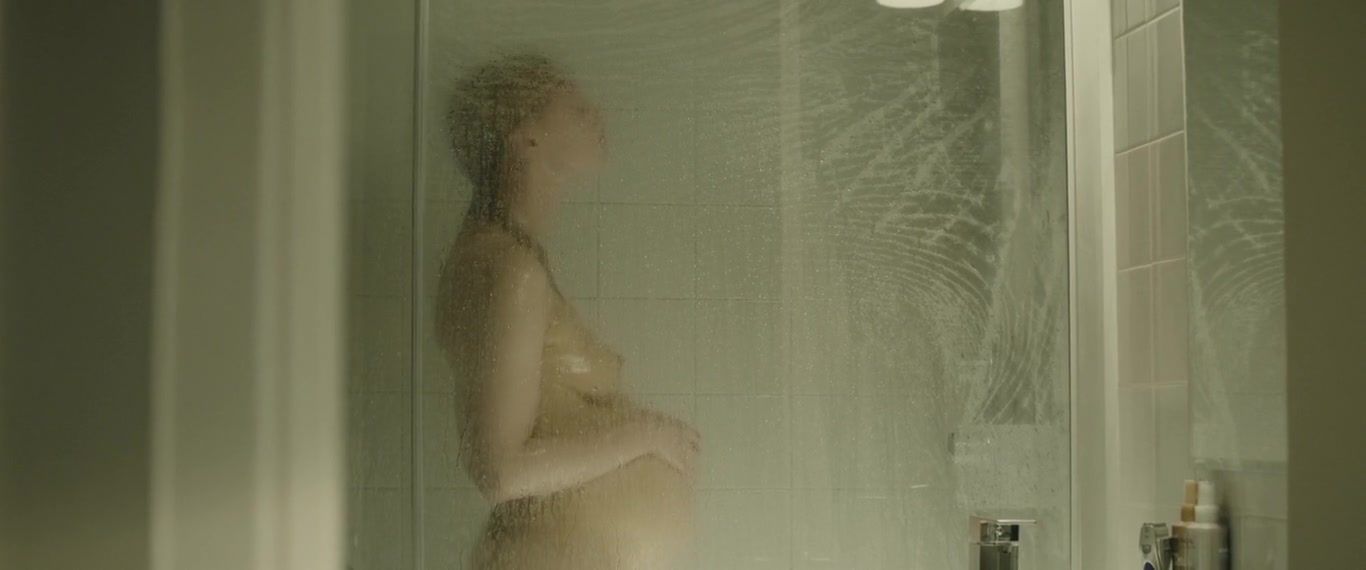 Stripping Sarah Gadon nude – Enemy (2013) Parship