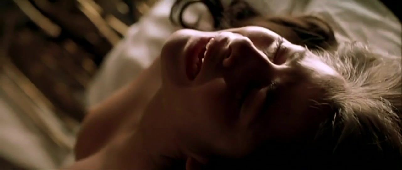 Hardcore Sex Stephanie Leonidas nude – La fiesta del Chivo (2005) Chupada