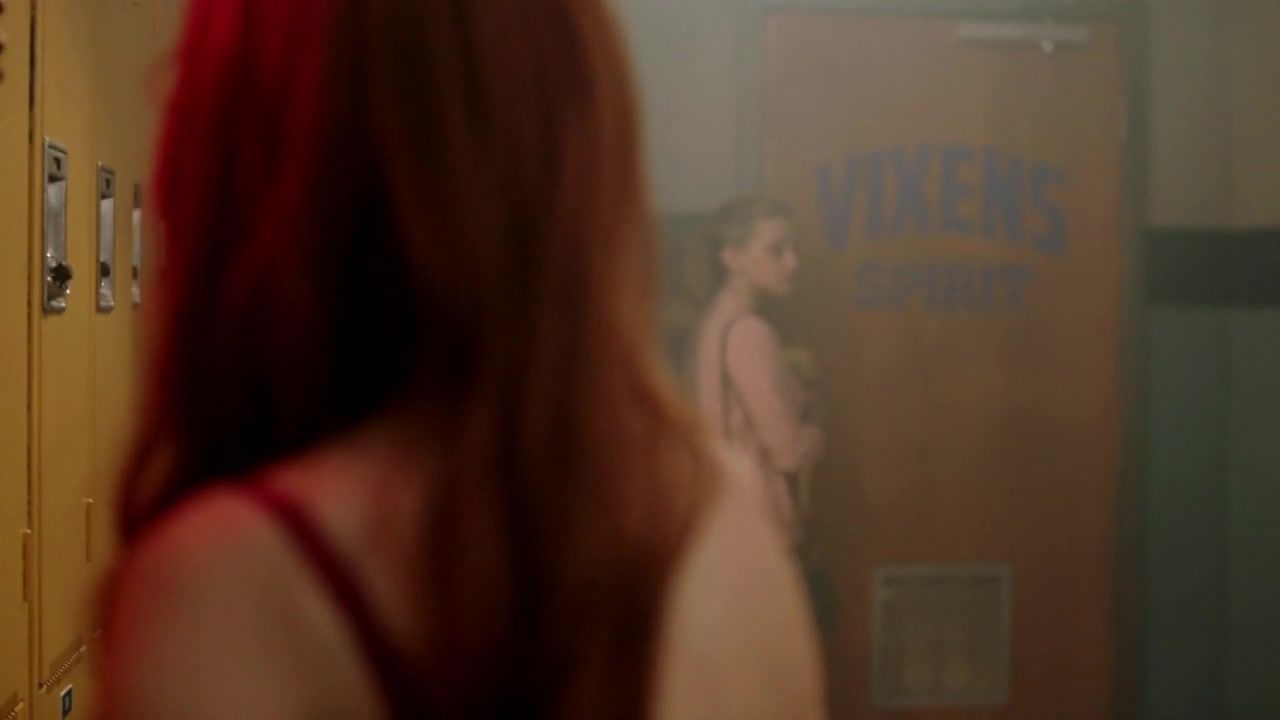 Gay Pawn Madelaine Petsch Sexy - Riverdale s02e02 (2017) Gay Trimmed - 1