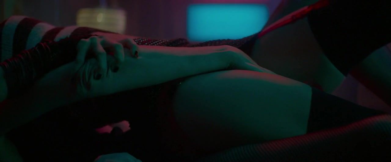 Adult Charlize Theron, Sofia Boutella Nude - Atomic Blonde (2017) Naked scenes Masturbating - 1