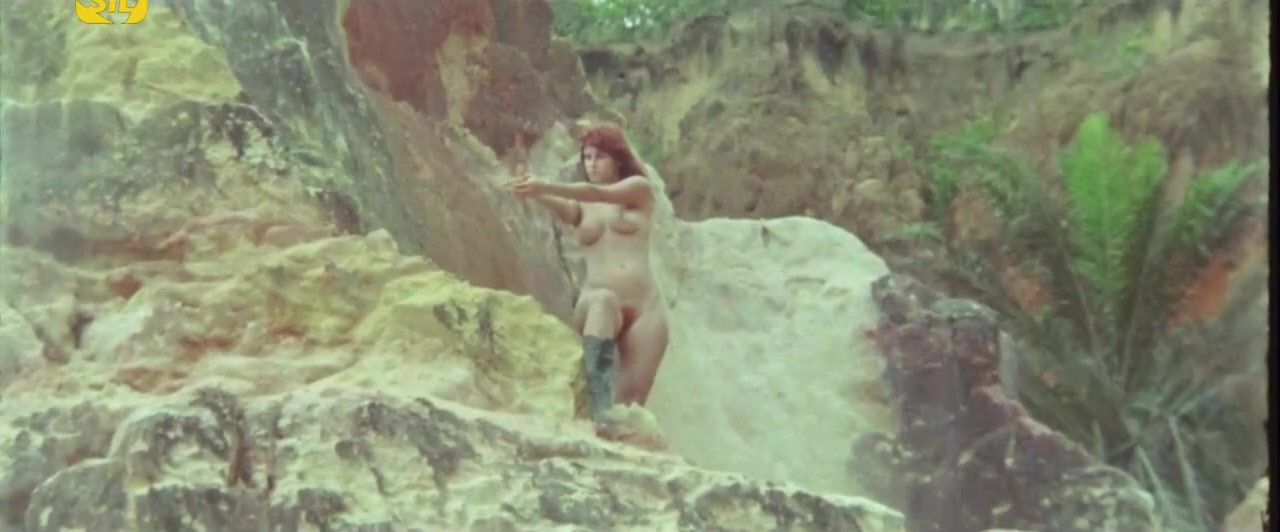 Footjob Elisa Heidrich Nude - Animal Politico (2017) Chanel Preston