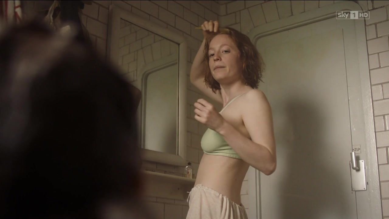 Amateur Sex Liv Lisa Fries Nude, Leonie Benesch Sexy - Babylon Berlin (2017) s02e01 Sex Pussy - 1