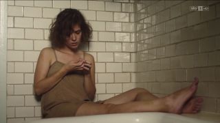 Viet Liv Lisa Fries Sexy, Leonie Benesch Nude - Babylon Berlin (2017) s02e01 Couple