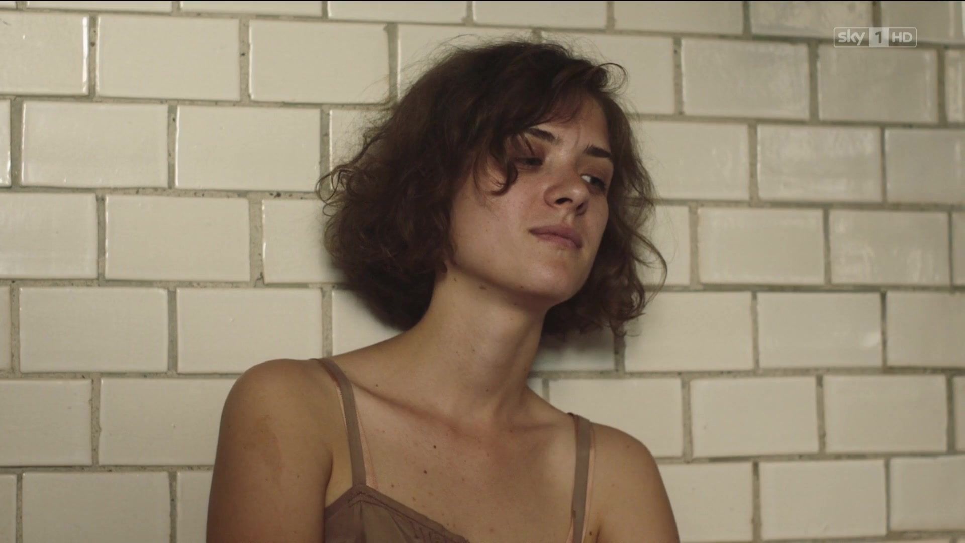 Face Sitting Liv Lisa Fries Sexy, Leonie Benesch Nude - Babylon Berlin (2017) s02e01 Love