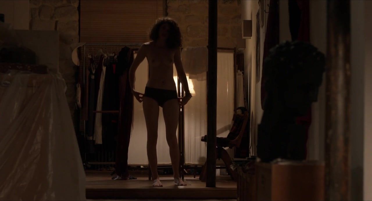 Chunky Marie Martins de Sampaio Nude - Simon et Suzanne, Ninon (2013) Spying