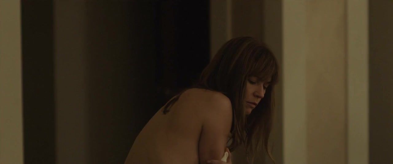 Amatur Porn Marie-Josee Croze Nude - 2 Nights Till Morning (2015) Bathroom
