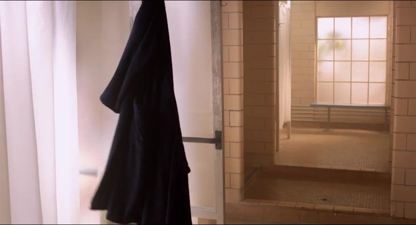 Bathroom Anna Kendrick Sexy – Pitch Perfect (2012) Delicia