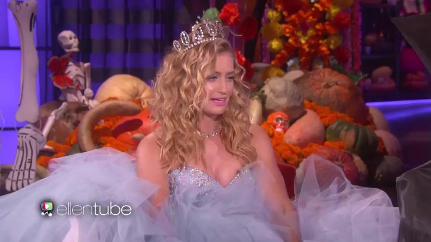 VRTube Beth Behrs Sexy - The Wickedly Fun - The Ellen DeGeneres Show 2016 Abuse - 1
