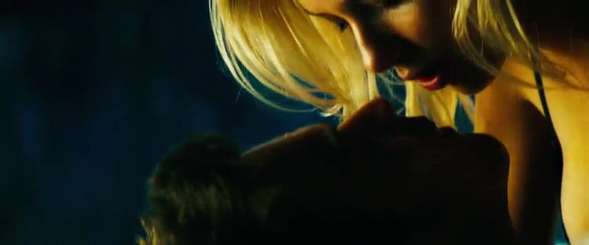 Famosa Scarlett Johansson Sexy - The Island (2005) Titties