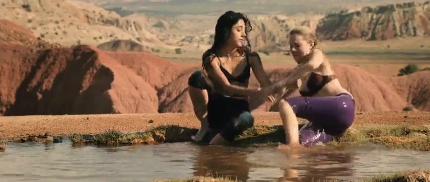 Outdoor Sienna Miller, Golshifteh Farahani Sexy - Just like a woman (2012) Lesbiansex