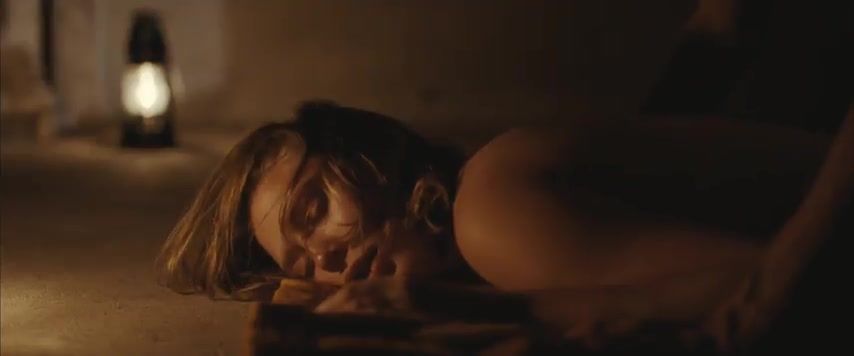 HollywoodLife Elizabeth Olsen Nude - Martha Marcy May Marlene (2011) Panocha