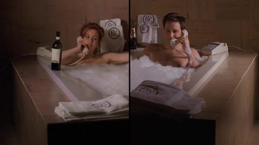 PicHunter Gillian Anderson Nude - The X-Files (2000) s07e19 White Chick