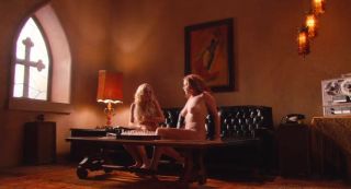 Sentando Lindsay Lohan Nude - Machete (2010 Gay Pissing