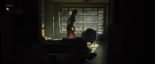 Wrestling Mackenzie Davis Nude - Blade Runner 2049 (US 2017) Pica