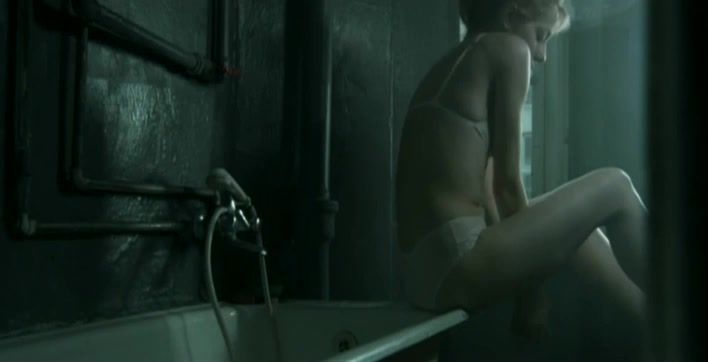 Esposa Małgorzata Buczkowska Nude - Oda Do Radosci (2005) Bathroom - 1