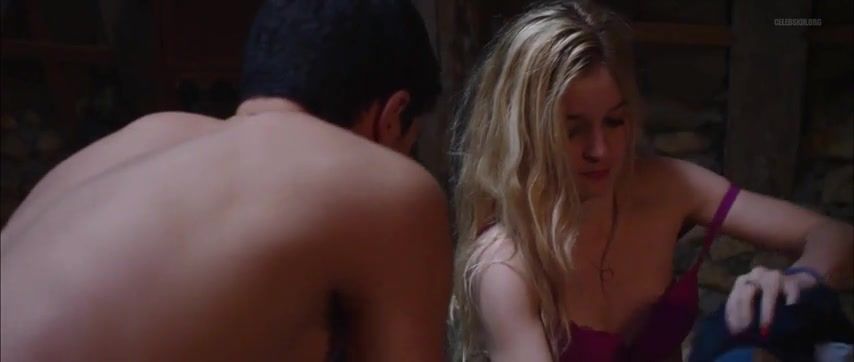 Pissing Marie Petiot Nude - Au Loin Les Dinosaures (2016) Celebrity Sex - 1
