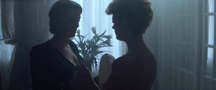 Fingers Susan Sarandon, Catherine Deneuve Nude - The Hunger (1983) Cum On Face - 1