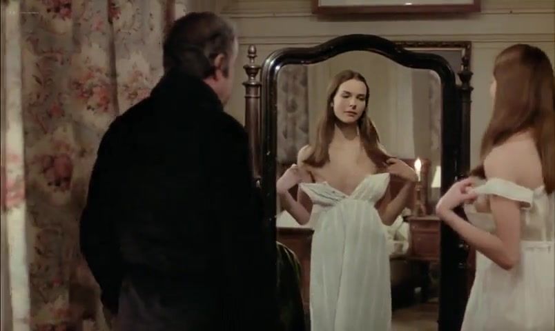 Toy Carole Bouquet, Angela Molina Nude - That Obscure Object of Desire (1977) Close - 1