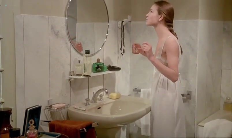 Toy Carole Bouquet, Angela Molina Nude - That Obscure Object of Desire (1977) Close
