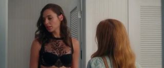 Tetas Isla Fisher, Gal Gadot Sexy - Keeping Up with the Joneses (2016) Diamond Kitty