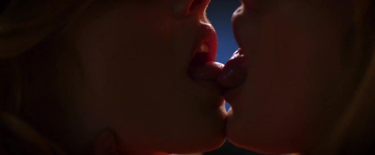 Gilf Bella Thorne & Samara Weaving Lesbian Kiss - The Babysitter (2017) Bang Bros