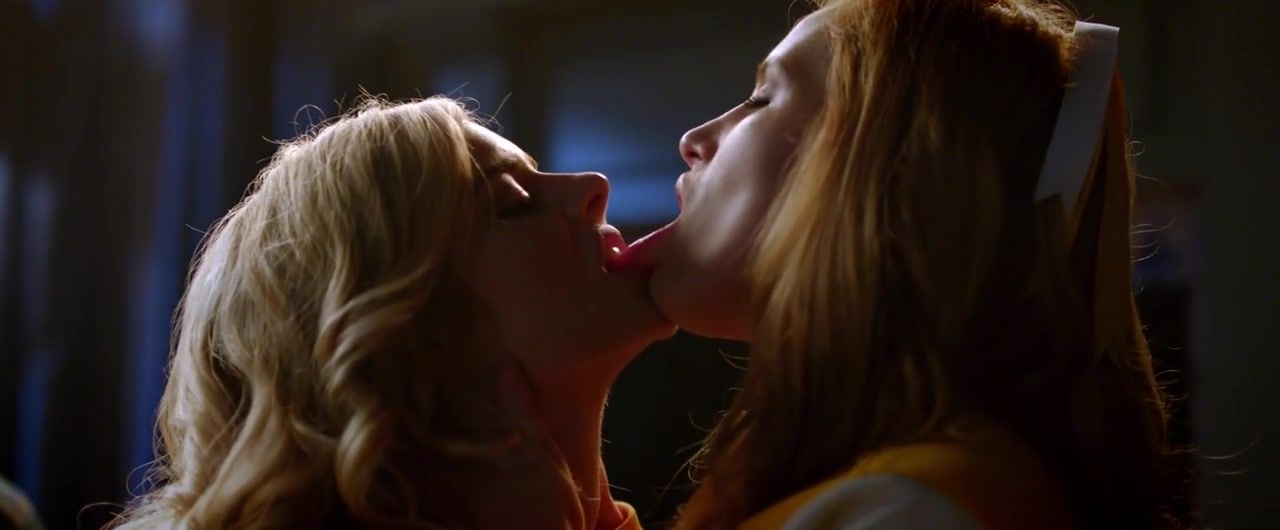 Skinny Bella Thorne & Samara Weaving Lesbian Kiss - The Babysitter (2017) Duckmovies