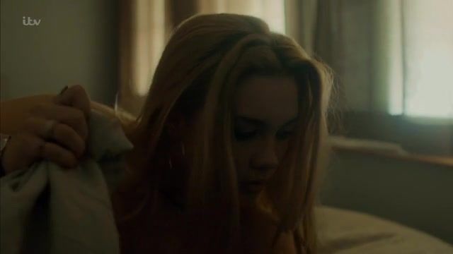 Whipping Florence Pugh - Marcella s01e01 (2016) FapSet
