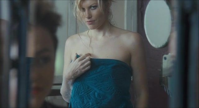 Thai Heather Graham, Jaime Winstone, Meredith Ostrom, Amanda Seyfried nude and hot – Boogie Woogie (2009) Love Making