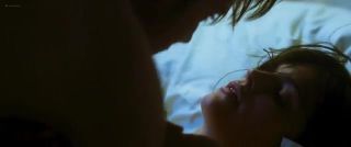 Neswangy Charlbi Dean Kriek, Drea de Matteo sexy – Don’t Sleep (2017) 18yo