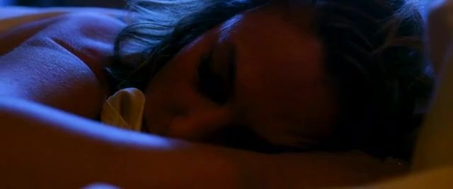 XTwisted Charlbi Dean Kriek, Drea de Matteo sexy – Don’t Sleep (2017) Moreno - 2