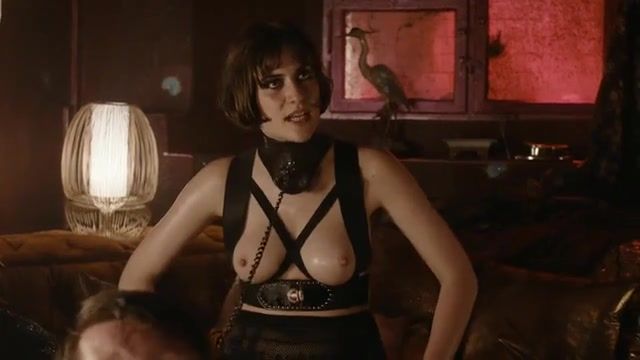 Gay Group Sophie Pfennigstorf nude – Babylon Berlin Folge 13 (2017) Sucking Dicks