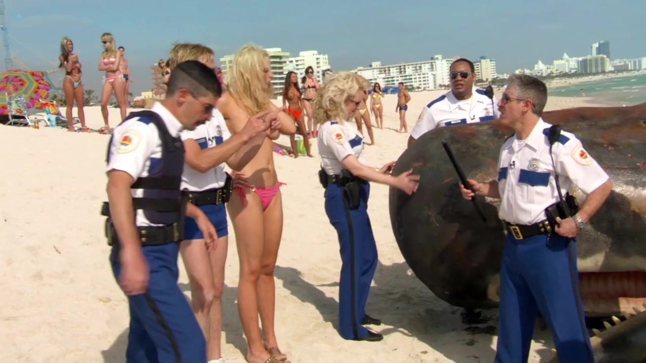 JustJared Irina Voronina, Mary Castro, Marisa Petroro Nude - Reno 911! Miami (2007) Whipping - 1