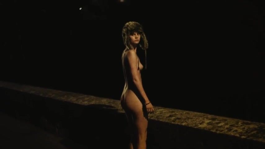 Capri Cavanni Stefanie van Leersum Nude - Sevilla (2012) Redbone - 2