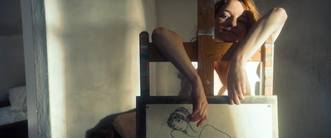 Busty Valerie Pachner Nude - Egon Schiele Tod und Madchen (2016) Amatuer - 1