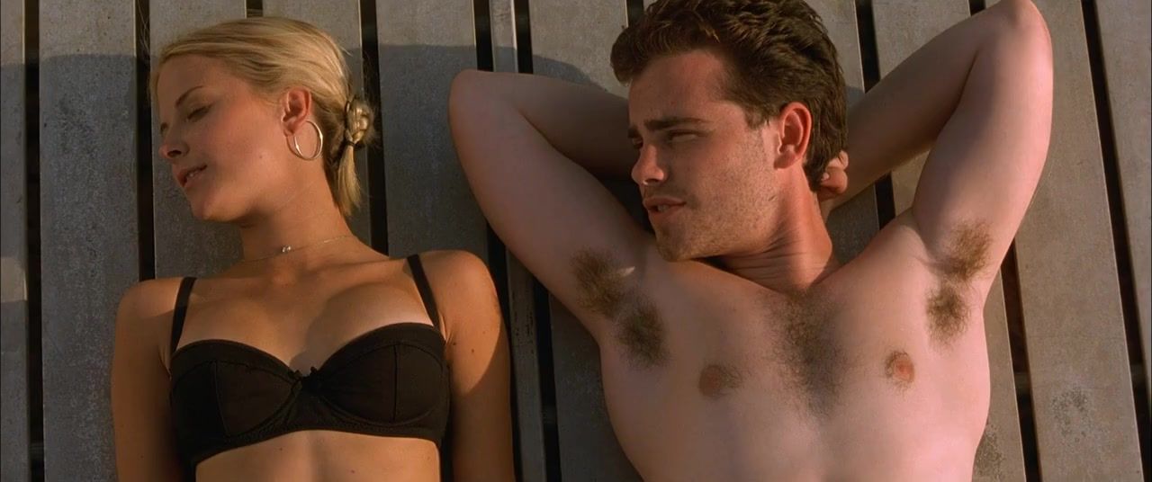 Asian Babes Jordan Ladd in a Bikini - Cabin Fever (2002) Exgirlfriend
