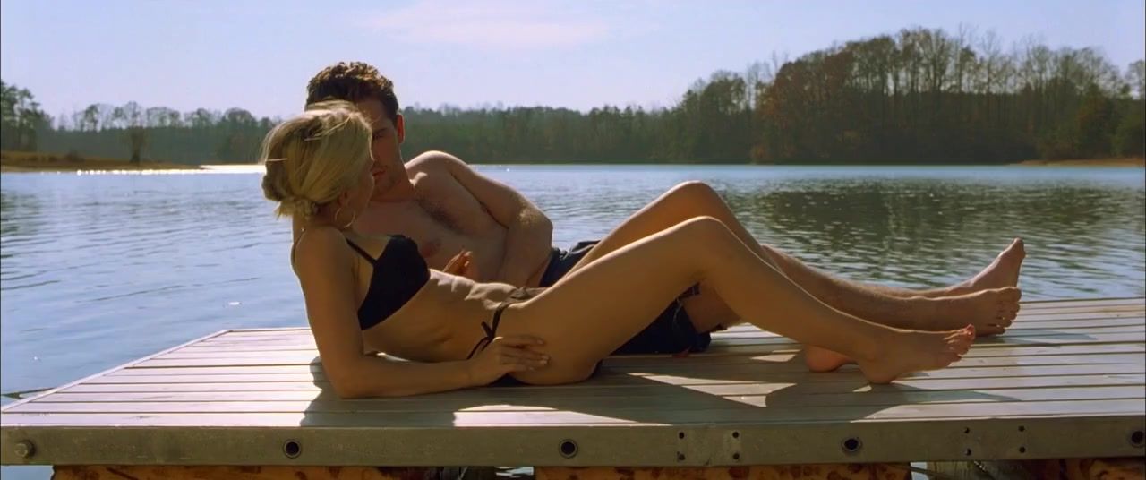 Lips Jordan Ladd in a Bikini - Cabin Fever (2002) Latin - 2