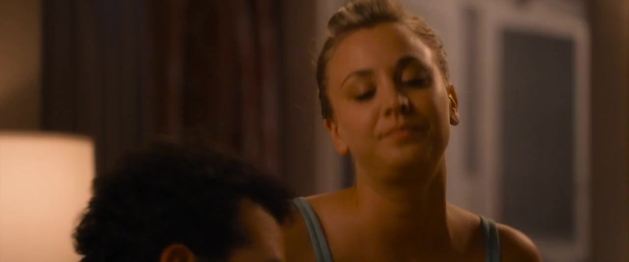 Piercing Kaley Cuoco Braless - The Wedding Ringer (2015) Indonesia