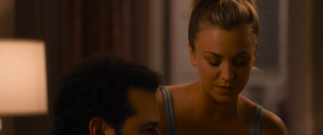 Roolons Kaley Cuoco Braless - The Wedding Ringer (2015) Gay Outdoor - 1