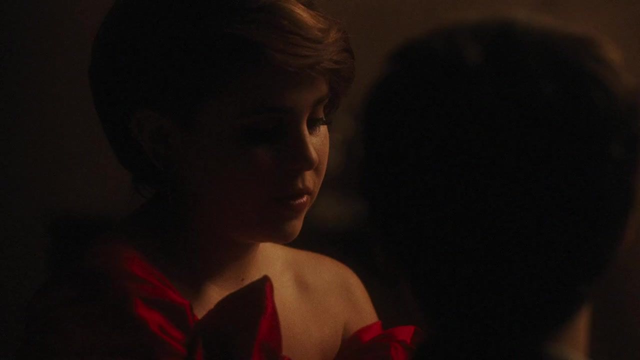 Red Head Mae Whitman Sexy - The Perks of Being a Wallflower (2012) NSFW Gif