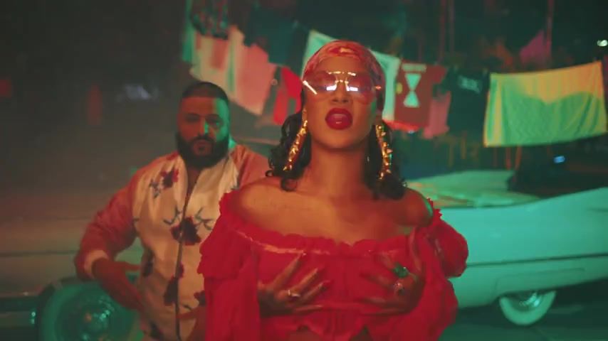 VRTube Rihanna Sexy & DJ Khaled - Wild Thoughts ft. Bryson Tiller (2017) Caseiro - 2