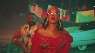 Stepmom Rihanna Sexy & DJ Khaled - Wild Thoughts ft. Bryson Tiller (2017) Boobies