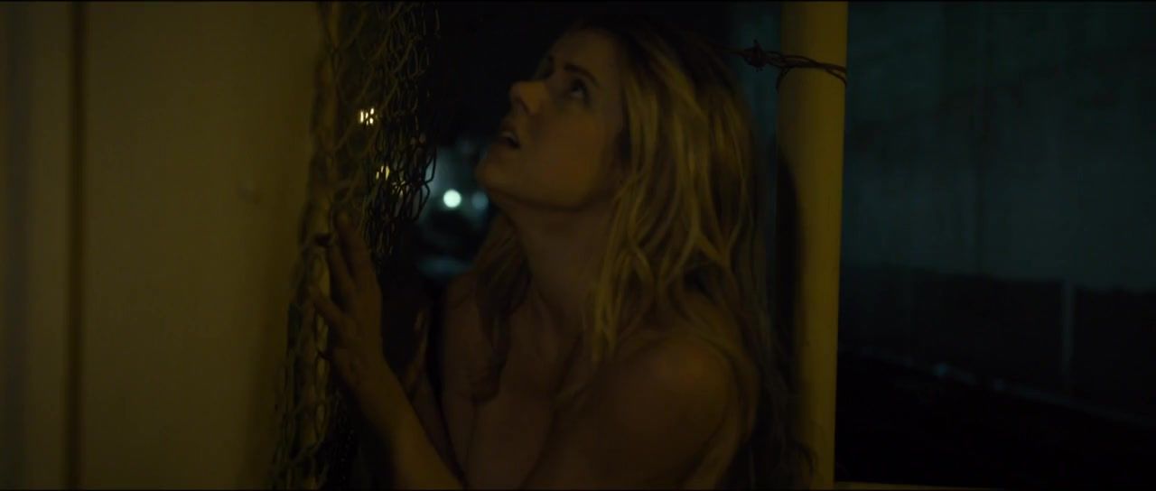 Outdoor Elisabeth Hower Nude - Escape Room (2018) Masturbation